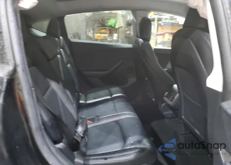 2022 Tesla Model Y z USA, uszkodzony, nr VIN 7SAYGAEE5NF426643